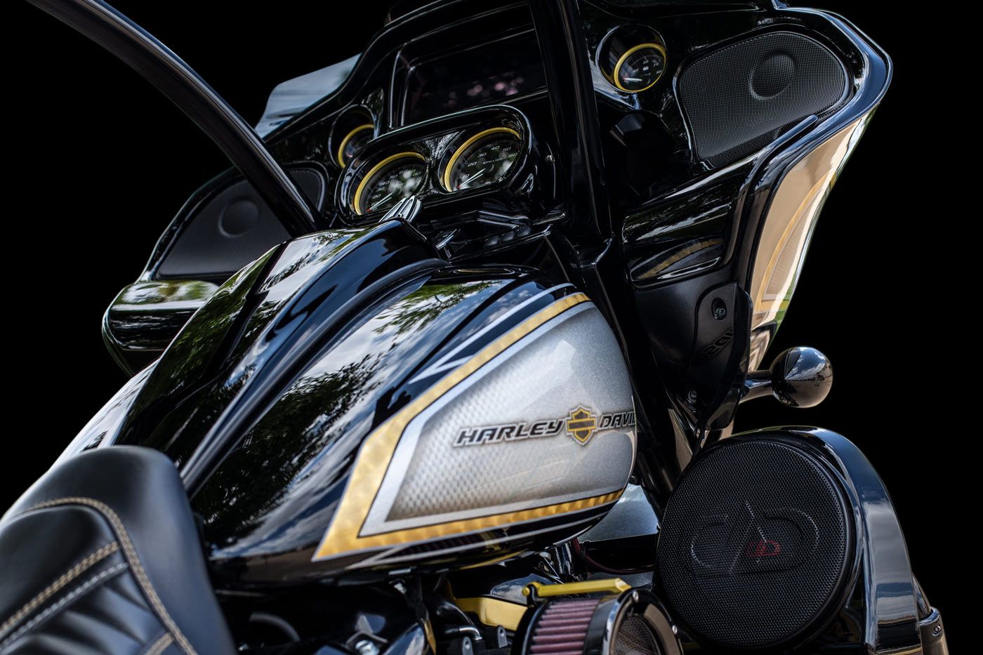 superior motorcycle audio Harley bike with upper and lower fairing speakers