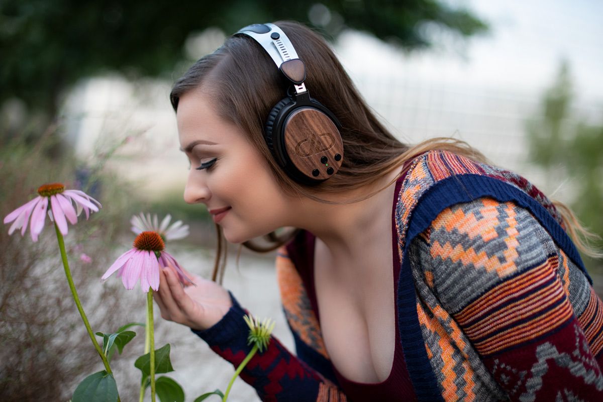 dxb headphones beauty shot