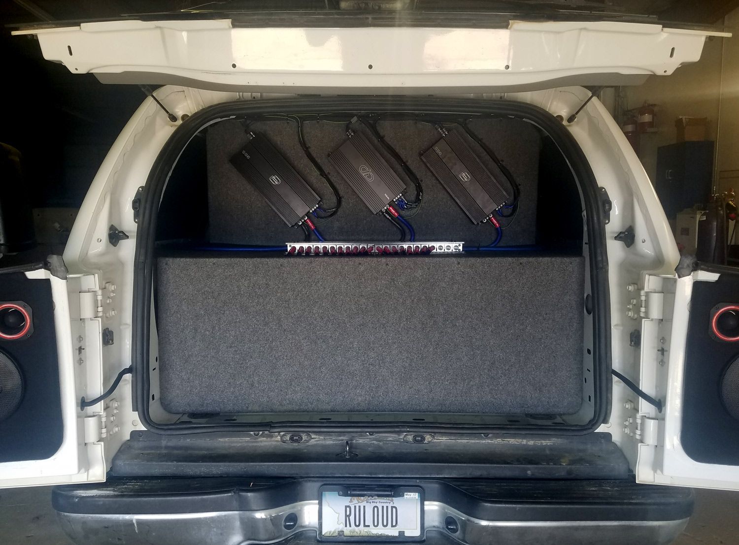 DD Audio Install Highlight: 2001 Ford Excursion - cover