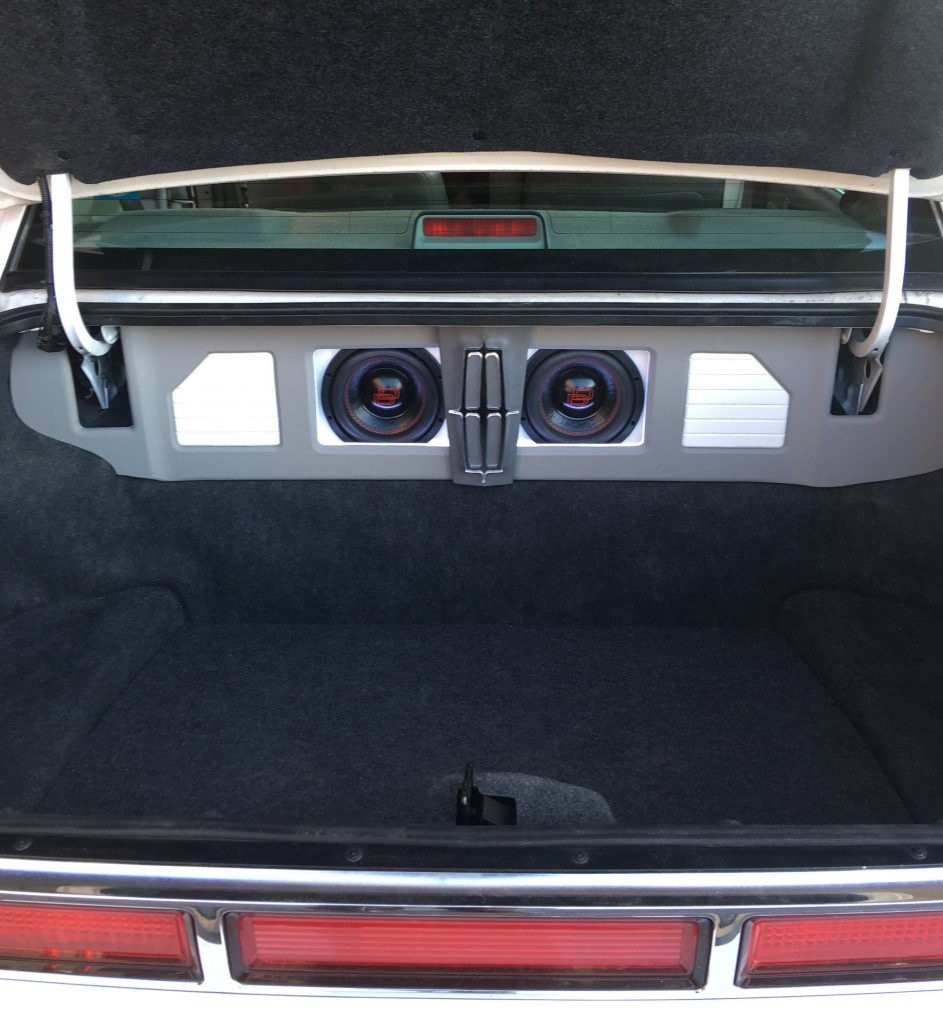 Lincoln Town Car Trunk - showing enclosure and all the extra space