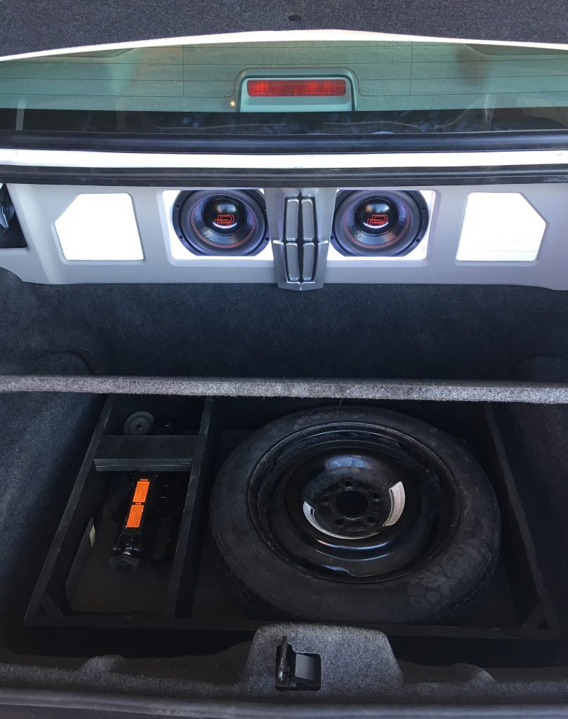 Lincoln Town Car Trunk - showing enclosure with spare tire well