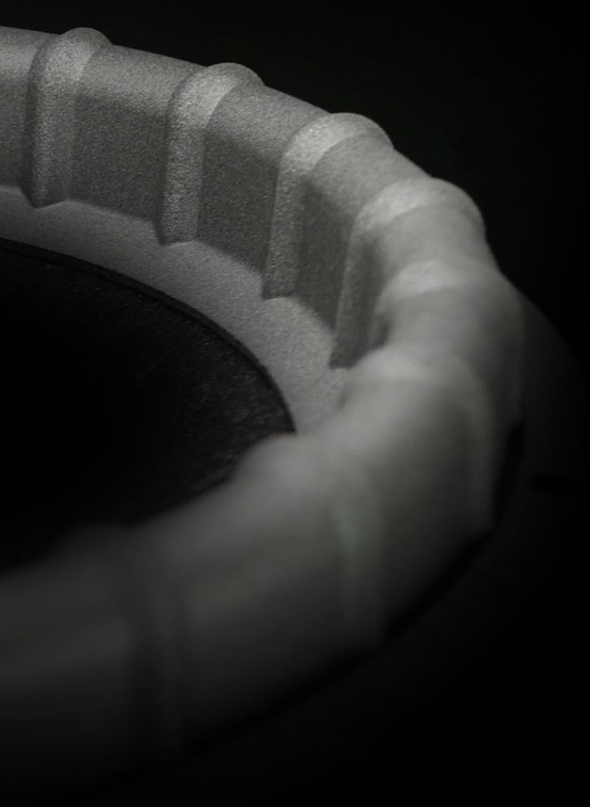 9500L 15 inch surround closeup