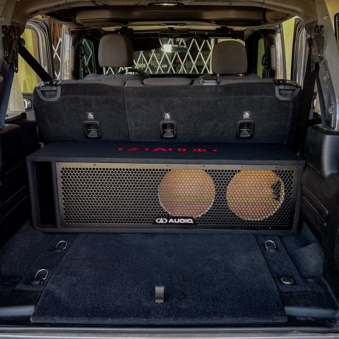 Photo of UE-10.2-SUV in newer Jeep Wrangler
